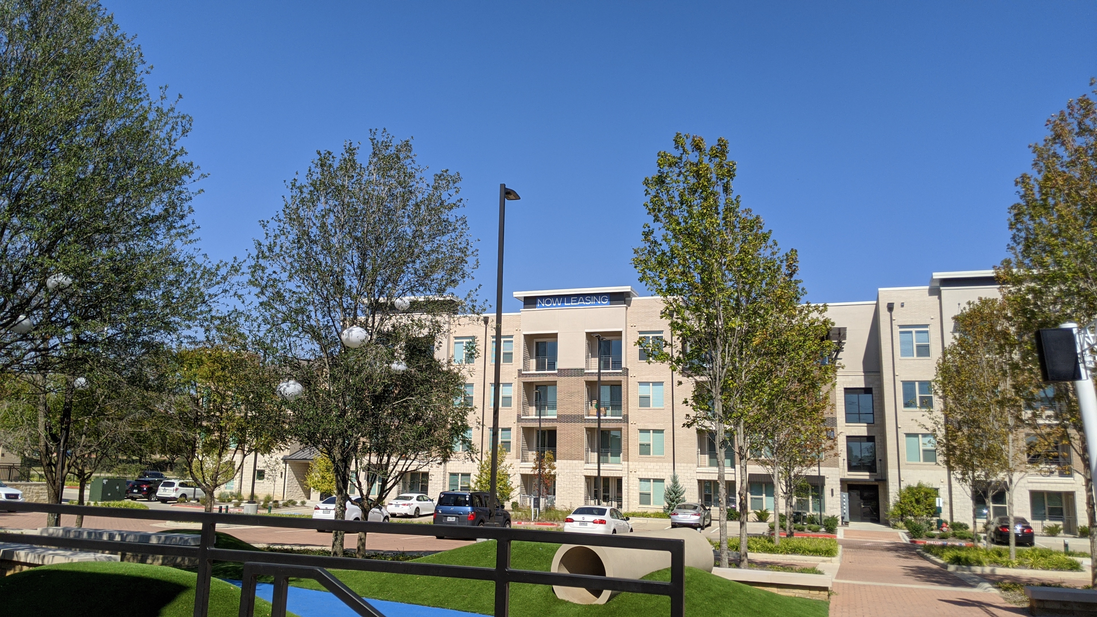 Tropny Club Town Center